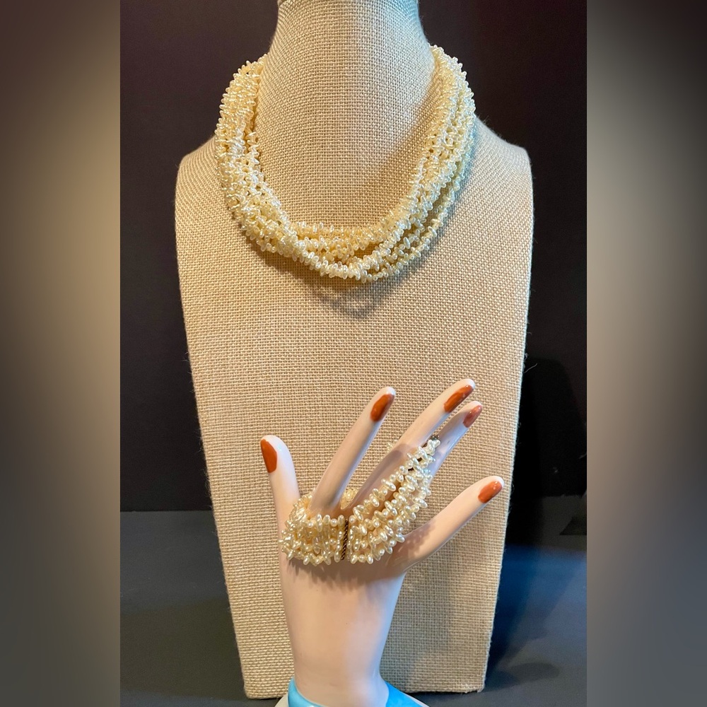 🐰Vintage Multi Strand Rice Pearl Necklace and Bracelet Set - Picture 9 of 10